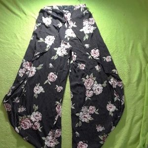 Womens/juniors floral pants